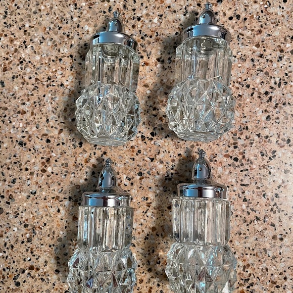 Indiana Glass Diamond Point clear crystal salt and pepper shakers - Picture 4 of 4